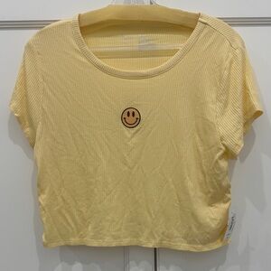 jcpenney Yellow Ribbed Cropped Tee with Smiley Patch
